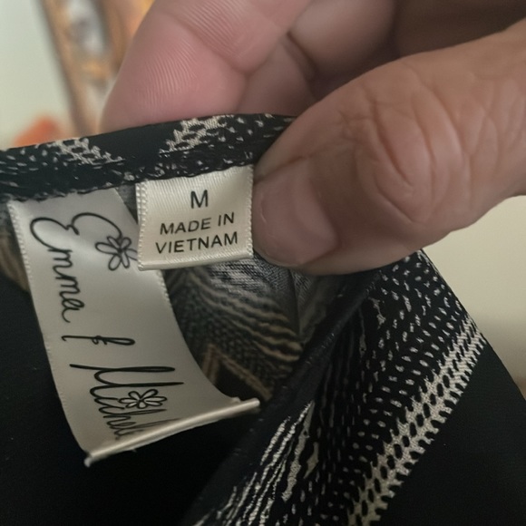 Gorgeous Chevron Print wrap dress 🖤 - Picture 6 of 6